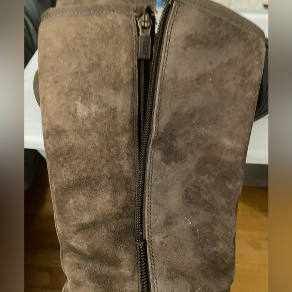Ugg boots. Gently used. Tall and brown . - Picture 8 of 8